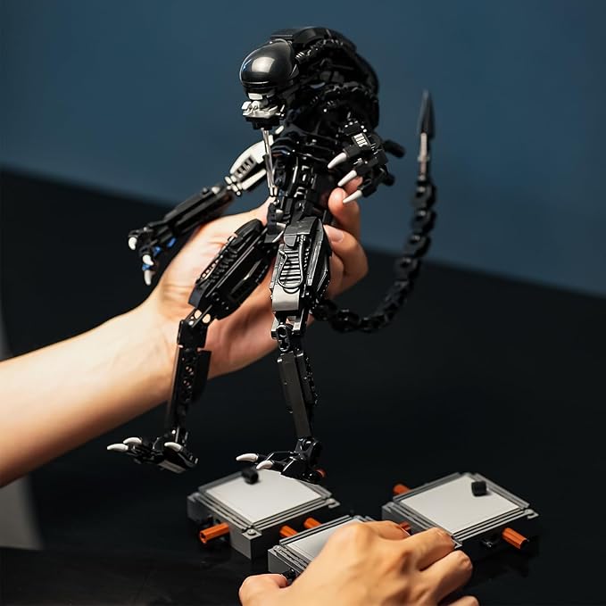 Xenomorph Action Figure Building Kit Compatible with Lego Sets for for AdultsHorror Halloween Toys for Boys 8-1214 Years Up 616 pcs