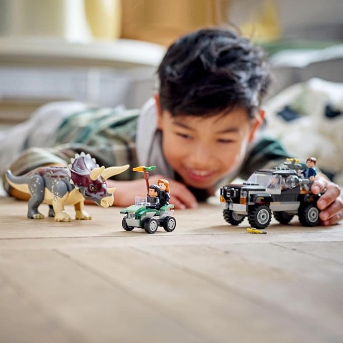 LEGO Jurassic World 76950 Triceratops Truck Attack
