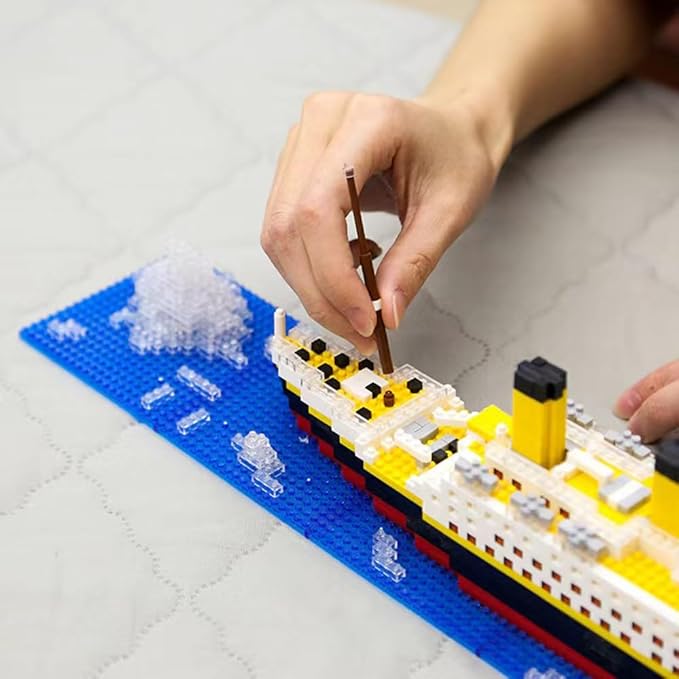 Titanic Ship Model Building Block Set 3D Puzzle Sets DIY Educational ToysMini Bricks Toy Micro Blocks Ideal Gift for Kids &amp Adults 1860PCS