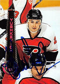Sports Memorabilia Autograph Warehouse 224152 Dimitri Yushkevich Autographed Hockey Card - Philadelphia Flyers 1994 Pinnacle - No. 227