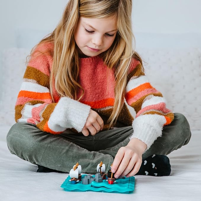 SmartGames Pirates Crossfire – Strategy Logic Game with 4 Playing Modes and 80 Challenges for Ages 7+