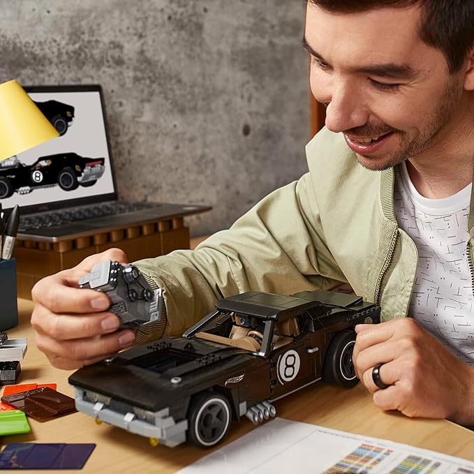 Mega Hot Wheels Rodger Dodger Racecar Building Set with 700 Pieces Toy Gift Set for Adult Builders