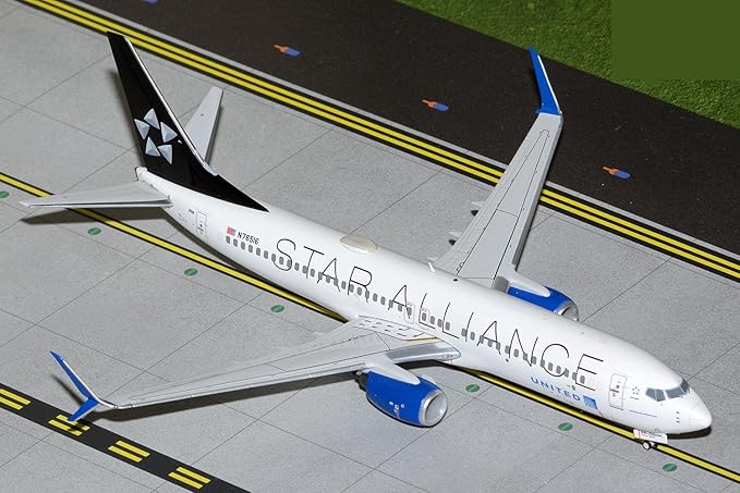 GeminiJets G2UAL1378 United Airlines Boeing 737-800 Star Alliance N76516 Scale 1:200