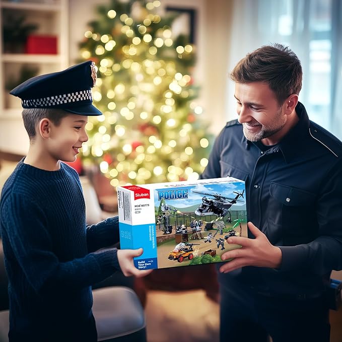 City SWAT Building Set - 7 Minifigures Helicopter Police Car &amp 830 Pieces - Compatible with Lego City Police Station - Gift for Boys &amp Girls Aged 6+