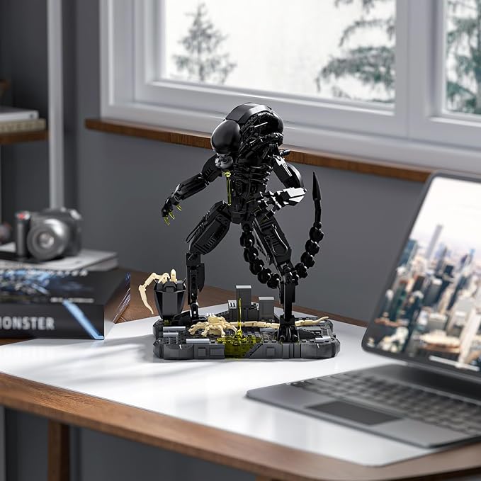 Xenomorph Building Set Xenomorph Action Figures Building Set for Adults with Support Base and Little Facehugger Horror Gifts for Fans Friends Birthday Christmas Halloween