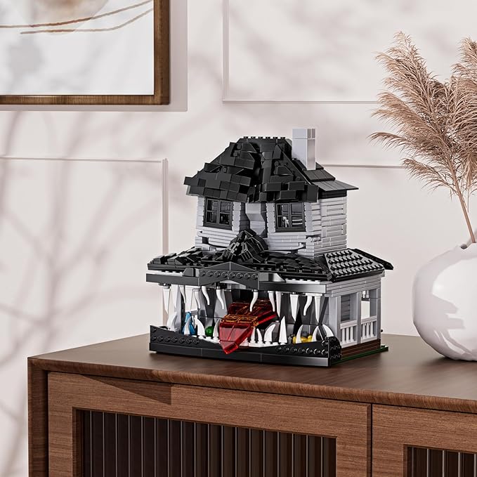 Monster House Building Block Set Horror Haunted House Film Creative Toys Set with Light Compatible with Lego Gift Decoration for Fans 12+ Boys Girls Adult in Halloween Birthday(750 PCS)