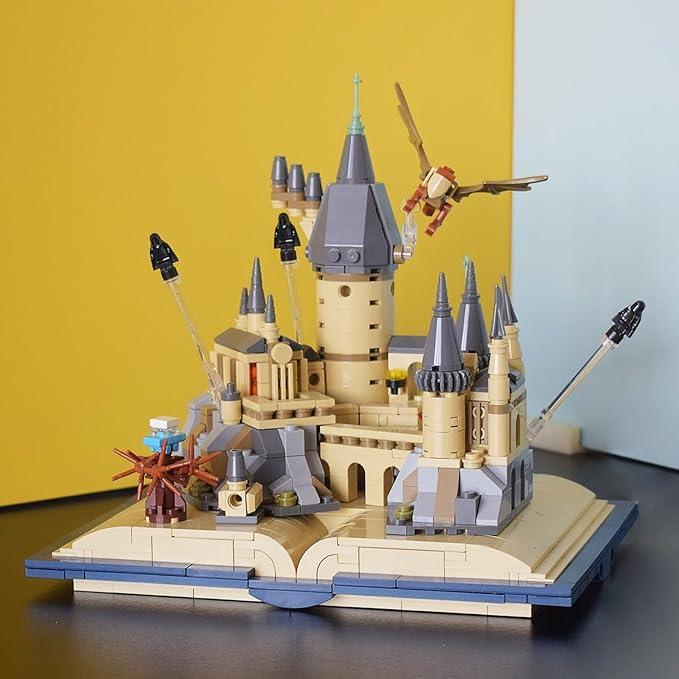 Magic Castle Building Set Education Architecture Building Blocks Kit Collectible Castle Model Toys for Adults Teens Fans 14+ (564Pieces)