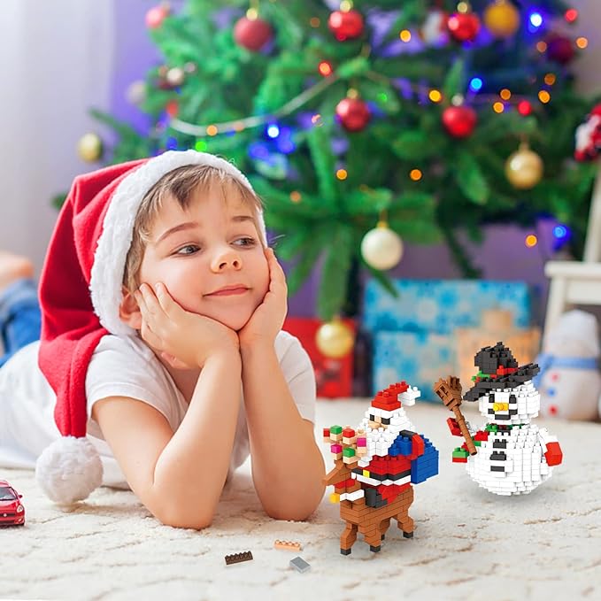 Christmas Building Block Set-New 2025 Santa Claus and Snowman Character Set Christmas and Birthday Gifts Suitable for Children Over 9 Years Old (720 Pieces)