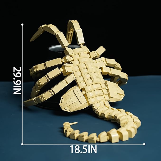 Xenomorph Facehugger Action Figure Building Kit Compatible with LegoCool Halloween Horror Toys for Adults and Boys 8-14 Years up 572 pcs