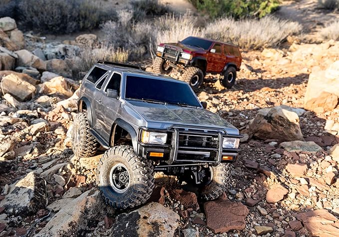 Traxxas TRX-4 Nissan Pathfinder Silver