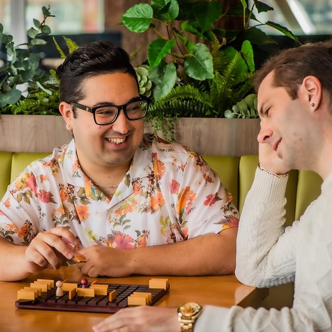 Quoridor - Over 1 Million Sold! Mensa Select Winner | Wooden Abstract Strategy Game for Adults and Families | Ages 8+ | 2 to 4 Players | 1 Minute to Learn 15 Minutes to Play