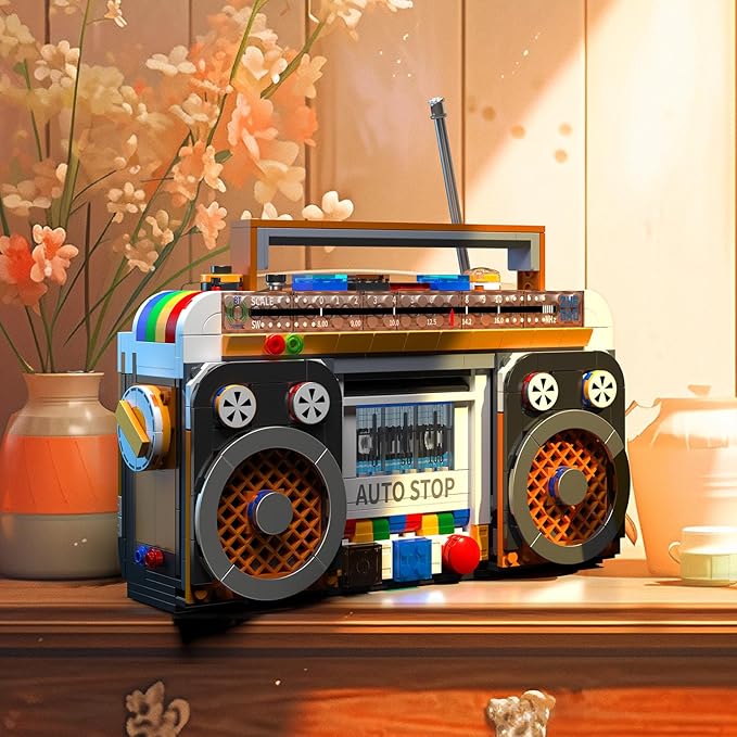 Typewriter Walkman Television Building Toys Collectible Vintage Display Model Office Room Decor 660 Pieces Model for Adults Girls Boys Kid Toys Gift (Vintage Radio)