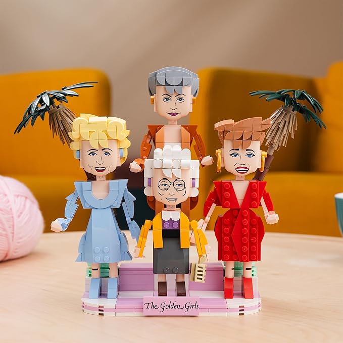 Brickcraft The Golden Girls Building Blocks Set 734 PCS Brick Toy Kit for Ages 8+ Retro TV Show Collectible Figures Model Fun Display Build for Adults &amp Fans Nostalgic Gift and Xmas Present