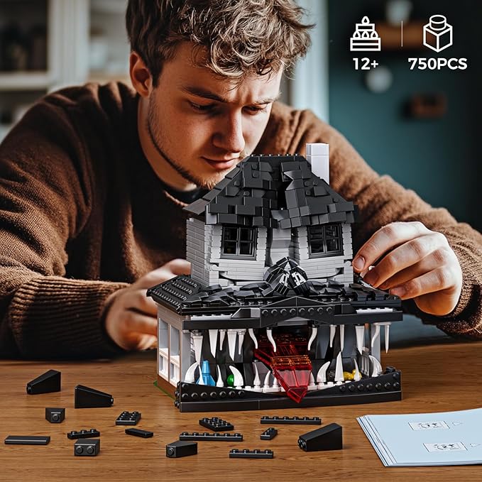 Monster House Building Block Set Horror Haunted House Film Creative Toys Set with Light Compatible with Lego Gift Decoration for Fans 12+ Boys Girls Adult in Halloween Birthday(750 PCS)