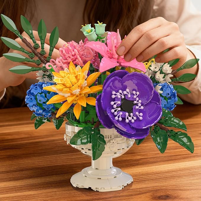 Botanicals Flower Bouquet Building Set - Includes Hydrangeas Snapdragons Peonies &amp More Artificial Flower Arrangement Toy with Vase Mother‘s Day Gift for Girls (1081PCS)