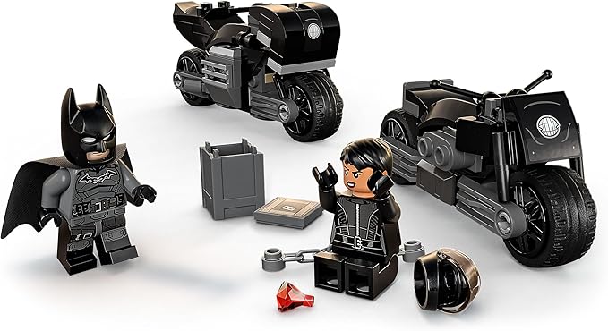 Lego DC Batman: Batman &amp Selina Kyle Motorcycle Pursuit 76179 Building Kit Cool Super-Hero Toy for Kids Aged 6+ (149 Pieces)