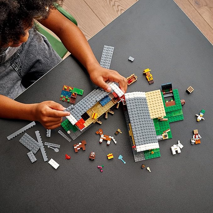 LEGO Minecraft The Red Barn 21187 Building Toy Set for Kids Girls and Boys Ages 9+ (799 Pieces)
